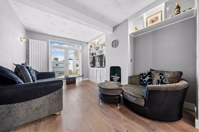 Photo 2 — Reigate Avenue, Sutton SM1 3JL