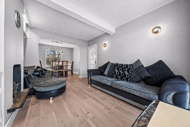 Photo 3 — Reigate Avenue, Sutton SM1 3JL