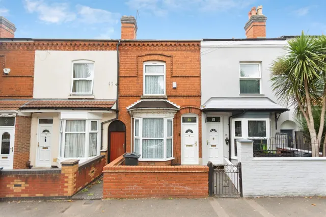 3 bedroom house — Roderick Road, Birmingham