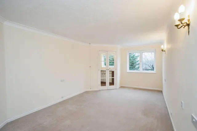 Photo 2 — Lower High Street, Watford