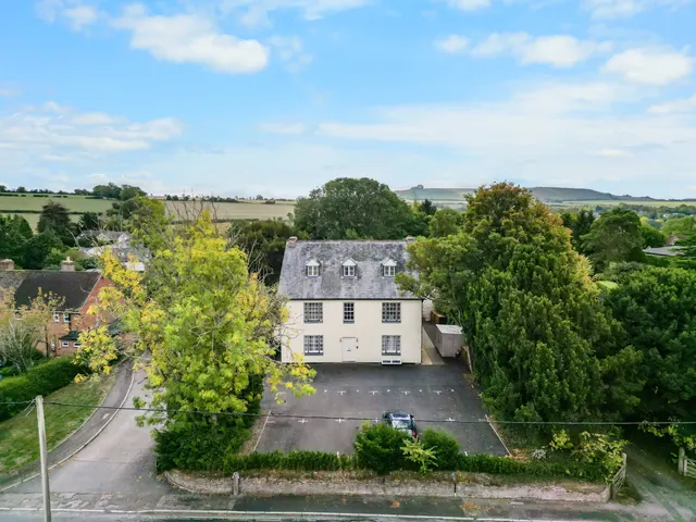 Church Road, Wanborough, SN4, photo 1