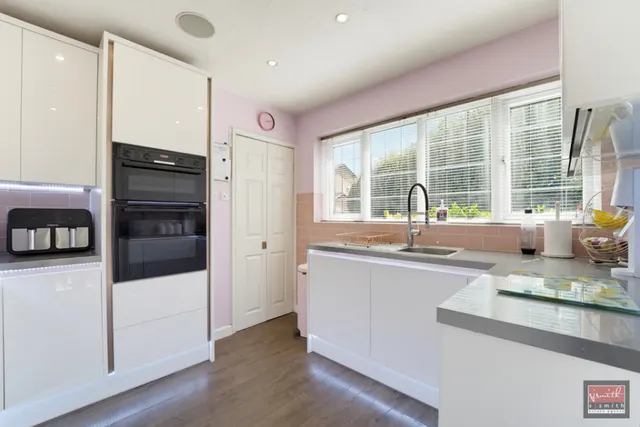 Ambleside Way, Egham, TW20, photo 3