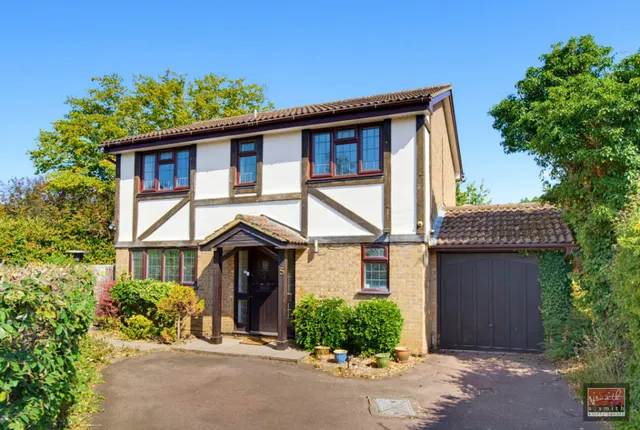Ambleside Way, Egham, TW20, photo 1