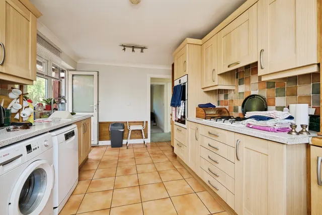Lady Margarets Avenue, Peterborough, PE6, photo 3