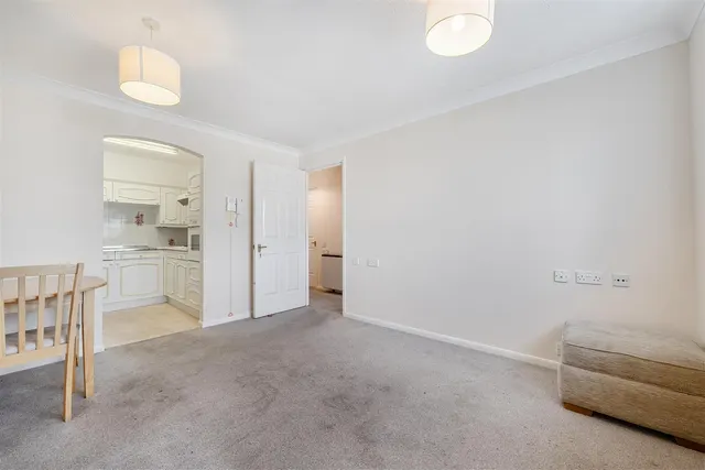 Furzehill Road, Borehamwood, WD6, photo 2