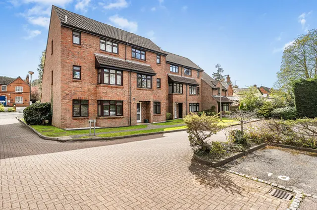 Gordon Road, Camberley, Surrey, GU15 2JJ, photo 1