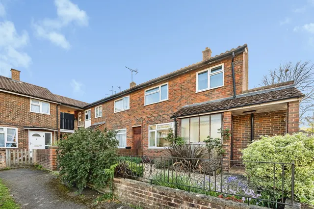 Long Furlong Drive, Slough, photo 1