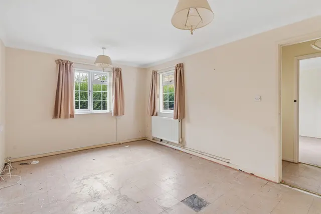 Photo 2 — Yarmouth Road, Stevenage, SG1 2LN