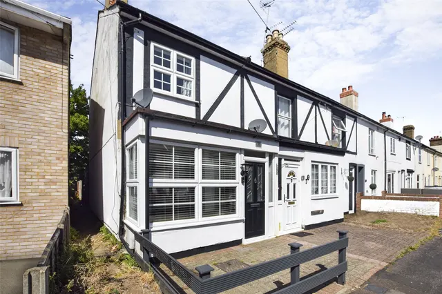 Somerset Road, Farnborough, Hampshire, GU14 6DP, photo 1