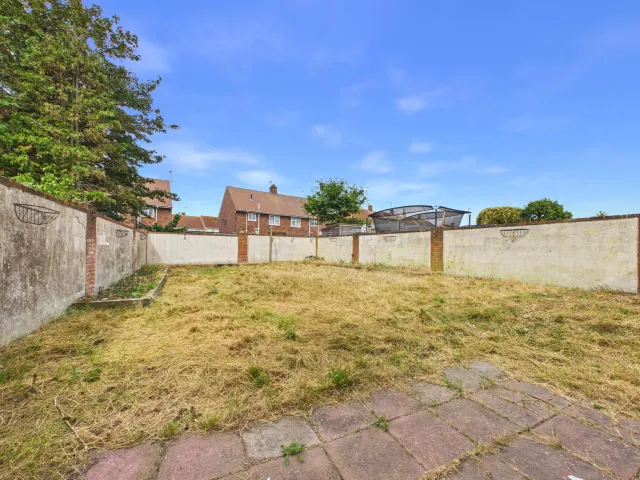 Briarwood Road, Lowestoft, photo 1