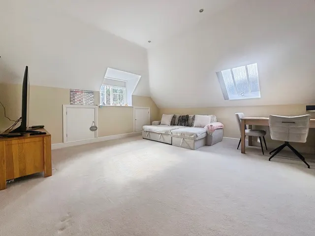 Vicarage Hill, Farnham, GU9, photo 3