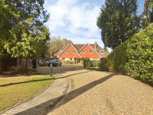Vicarage Hill, Farnham, GU9, photo 1