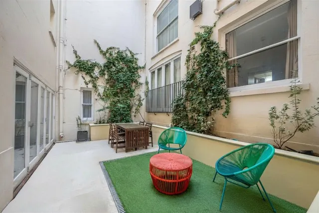 Photo 3 — Flat B, Blenheim Court, London