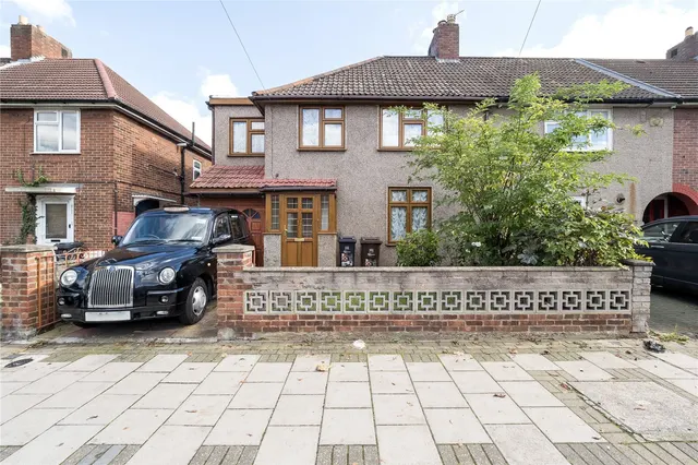 Lodge Avenue, Dagenham, RM8, photo 1