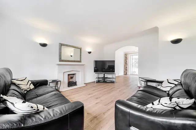 Photo 3 — Marshwood Road, Lightwater, Surrey, GU18 5QZ