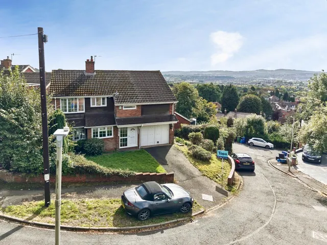 View Drive, Oakham, DY2, photo 3