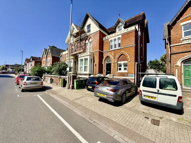 Victoria Road North, SOUTHSEA, photo 1