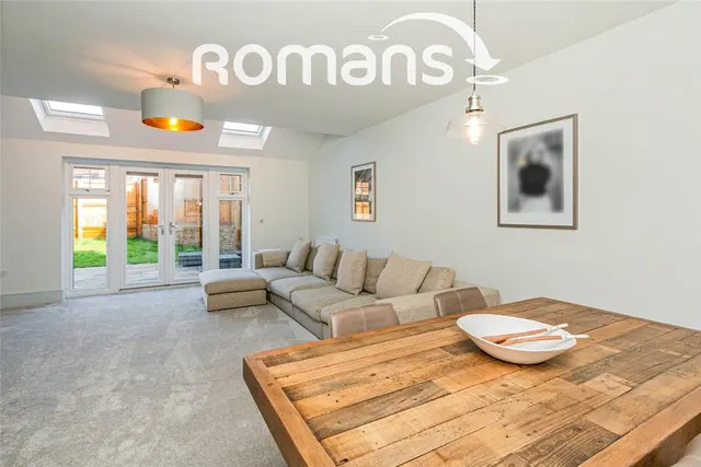 Featherfall Road, Crookham Village, GU51, photo 3