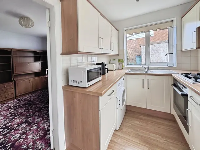 Woodlands Crescent, Gomersal, BD19, photo 3