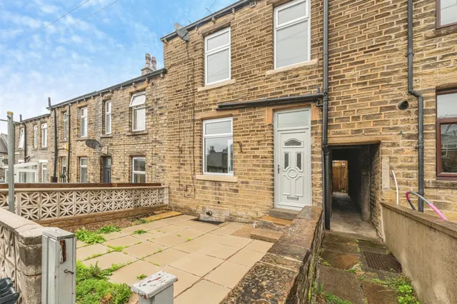 Osborne Street, Moldgreen, Huddersfield, photo 1
