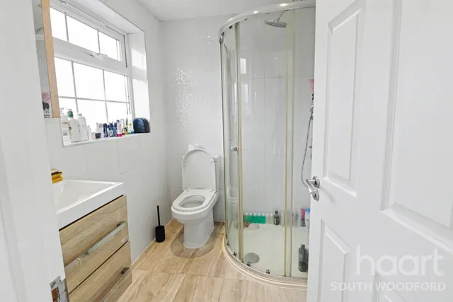 Woodford green, IG8, photo 2