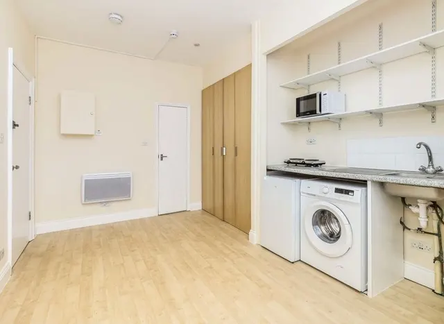 Photo 3 — Arden Road, Finchley, N3