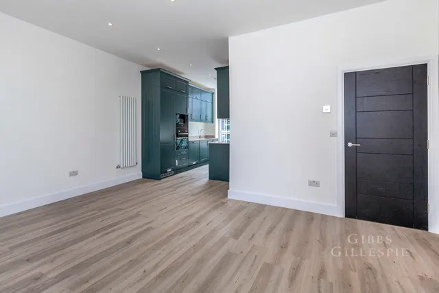 High Street, Uxbridge Fees Apply, UB8, photo 2