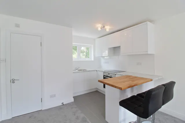 Photo 2 — 27 Amhurst Road, London