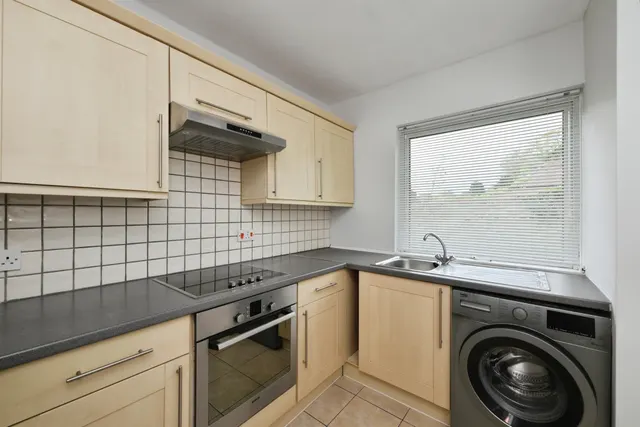 Photo 2 — High Road, Broxbourne