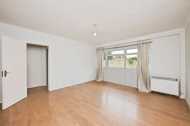 High Road, Broxbourne, photo 1