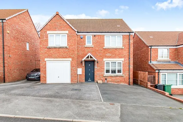 Seven Hill Way, Morley, West Yorkshire, LS27, photo 1