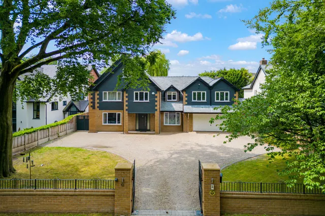 Lakeside Road, Lymm, photo 1