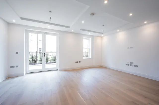 London, SW20, photo 1
