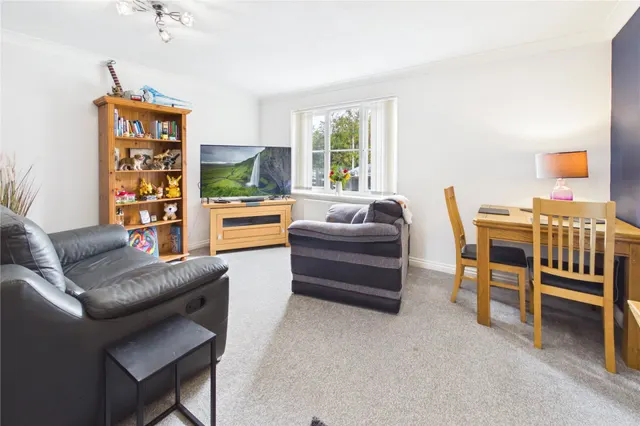 St. Michaels Road, Newbury, RG14, photo 2