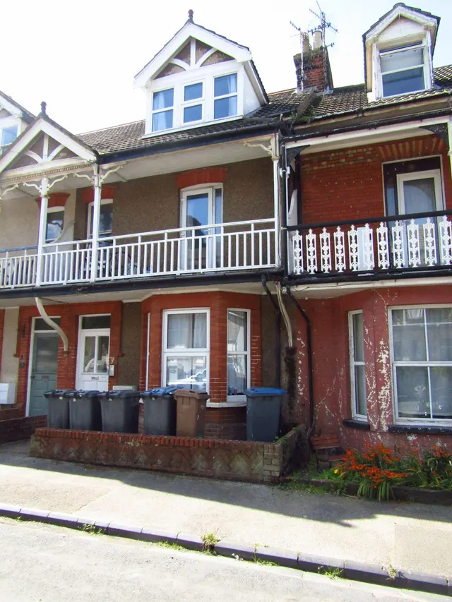 flat — Russell Road, Felixstowe, Suffolk, IP11 2BD