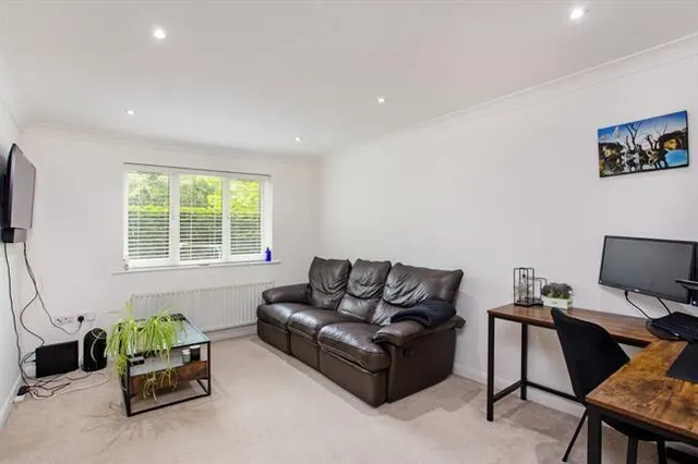 Photo 3 — Woodfield Road, Thames Ditton