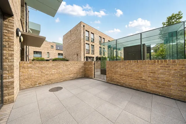 Photo 3 — Harvard Gardens, SE17