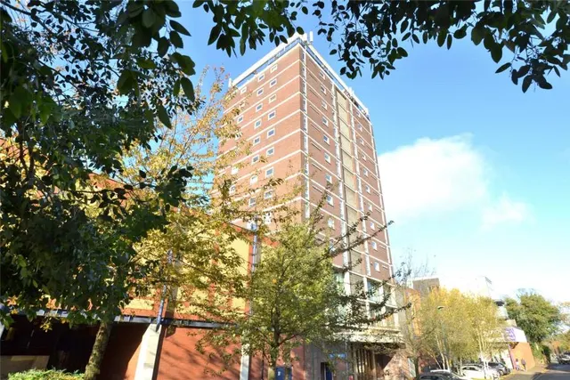 Clarendon Road, Wallington, SM6, photo 1