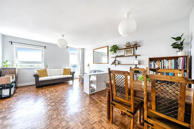 Clarendon Road, Wallington, SM6, photo 1