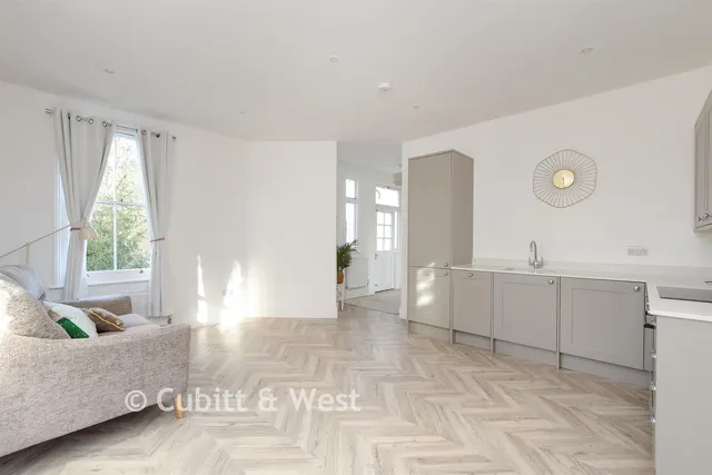 Wray Park Road, Reigate, RH2, photo 2