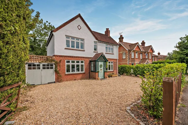 Lickfolds Road, Rowledge, Farnham, Surrey, GU10 4AF, photo 1