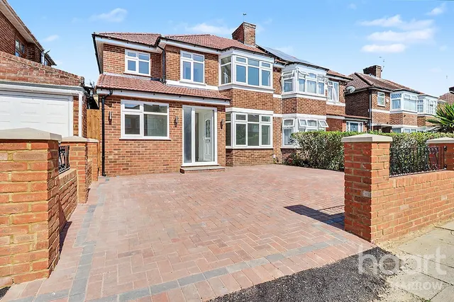 Kynance Gardens, Stanmore, HA7, photo 1
