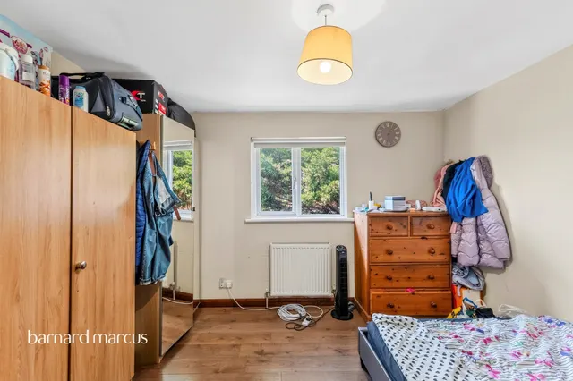 Photo 3 — Kennedy Close, Mitcham