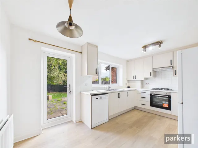 Pimento Drive, Earley, RG6, photo 2
