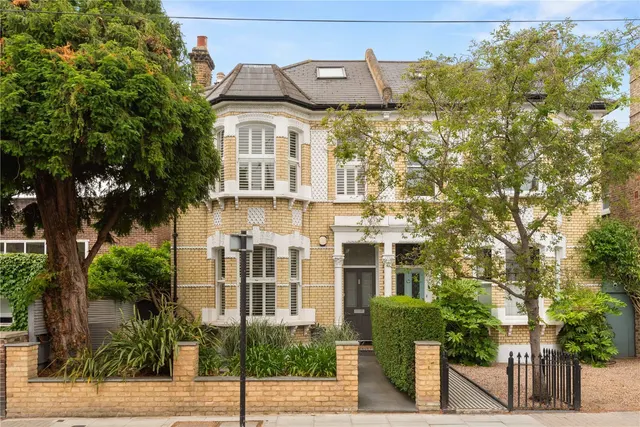 Endlesham Road, London, SW12, photo 1