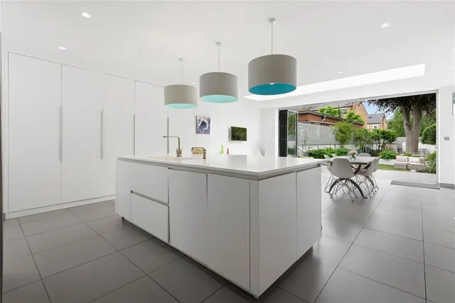 Endlesham Road, London, SW12, photo 2