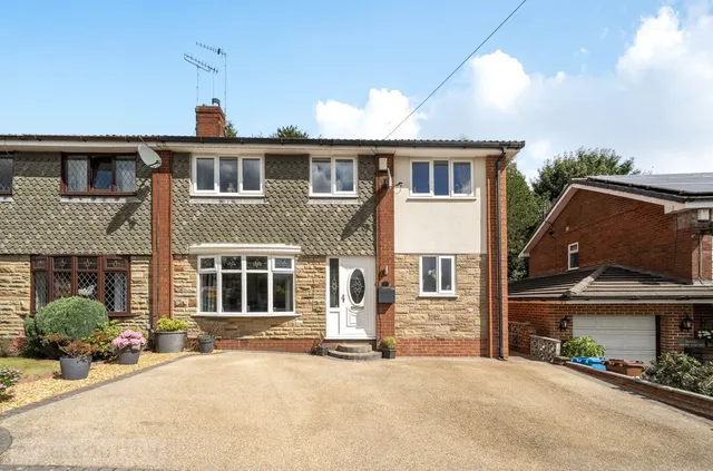 Newark Park Way, Royton, OL2, photo 1