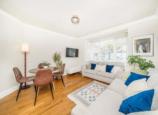 Photo 2 — Tankerton Road, Surbiton, KT6
