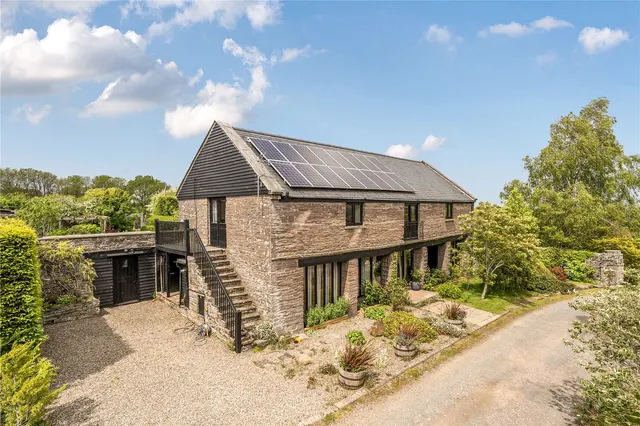 Photo 2 — Peterchurch, Hereford, Herefordshire,, HR3 6BJ