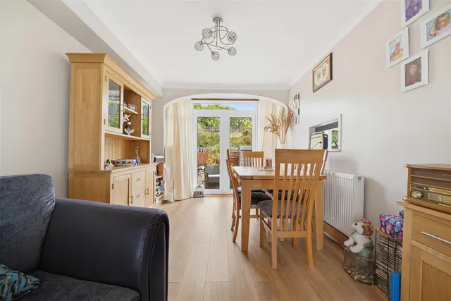 Rydal Crescent, Perivale, photo 3